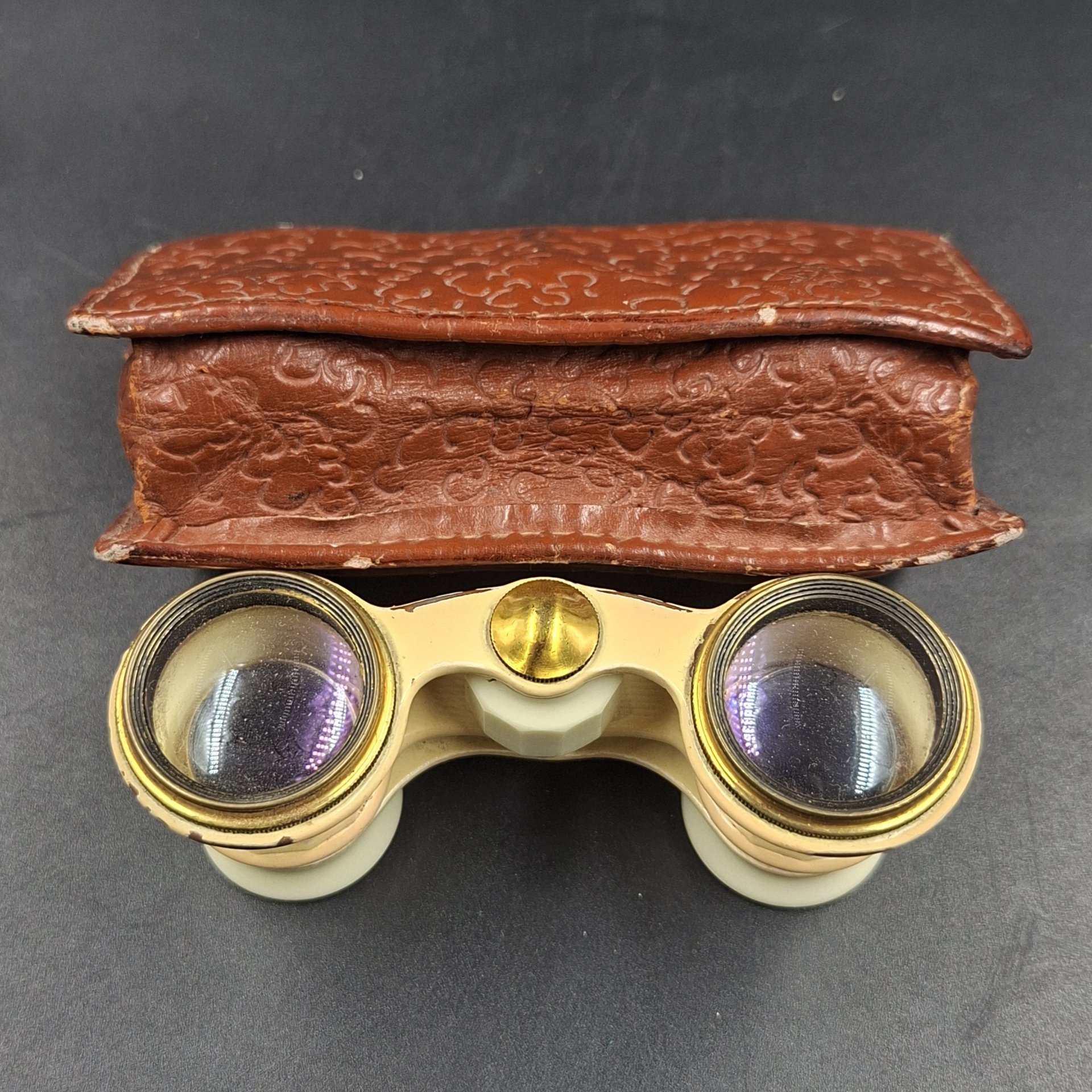 Бинокль театральный в кофре, металл, пластик, стекло, искусственная кожа, Лыткаринский завод оптического стекла (ЛЗОС), СССР, 1950-1980 гг.