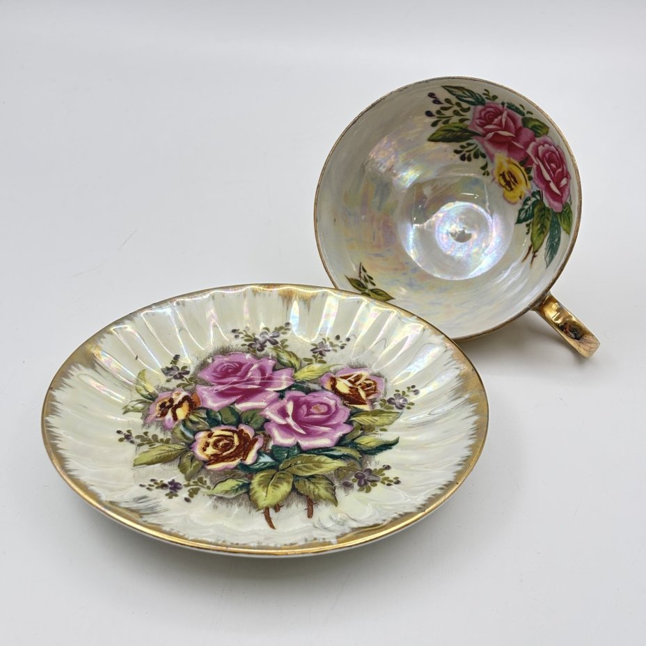 Чайная (кофейная)  пара на ножках , украшенная цветочным декором, фарфор, деколь, люстр, золочение, Европа, 1960-1980 гг.