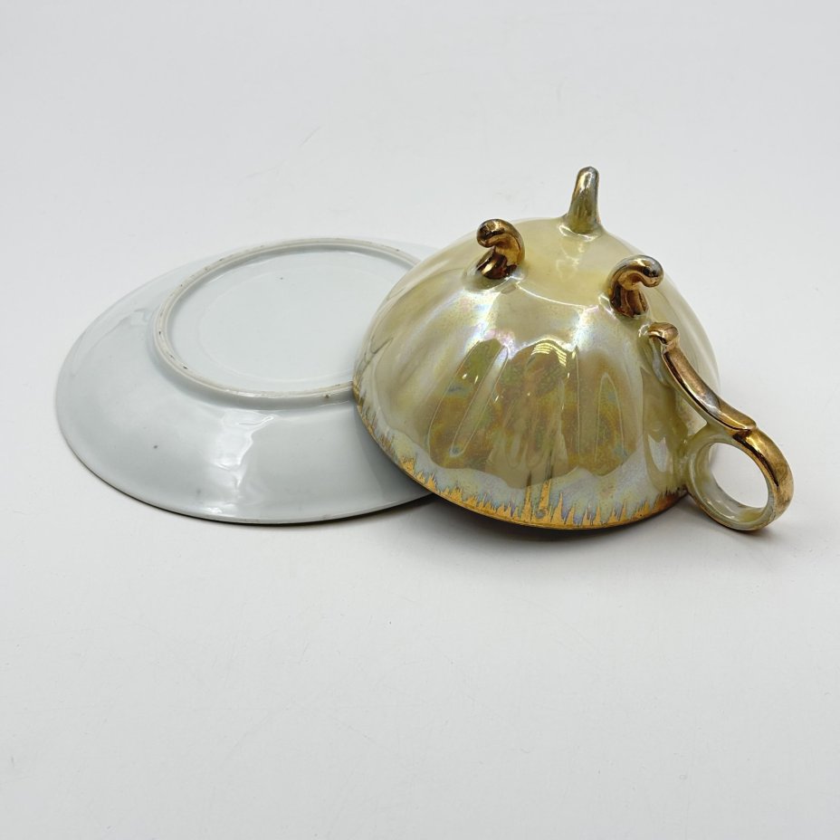 Чайная (кофейная)  пара на ножках , украшенная цветочным декором, фарфор, деколь, люстр, золочение, Европа, 1960-1980 гг.