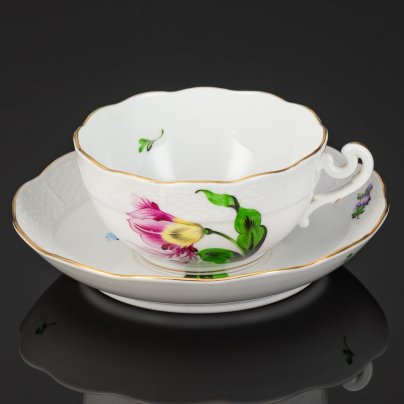 Чайная пара, выполненная  в дизайне Kitty (KY)  с изображением  тюльпана, фарфор, роспись, золочение, Herend (Херенд), Венгрия, 1970-1986 гг.