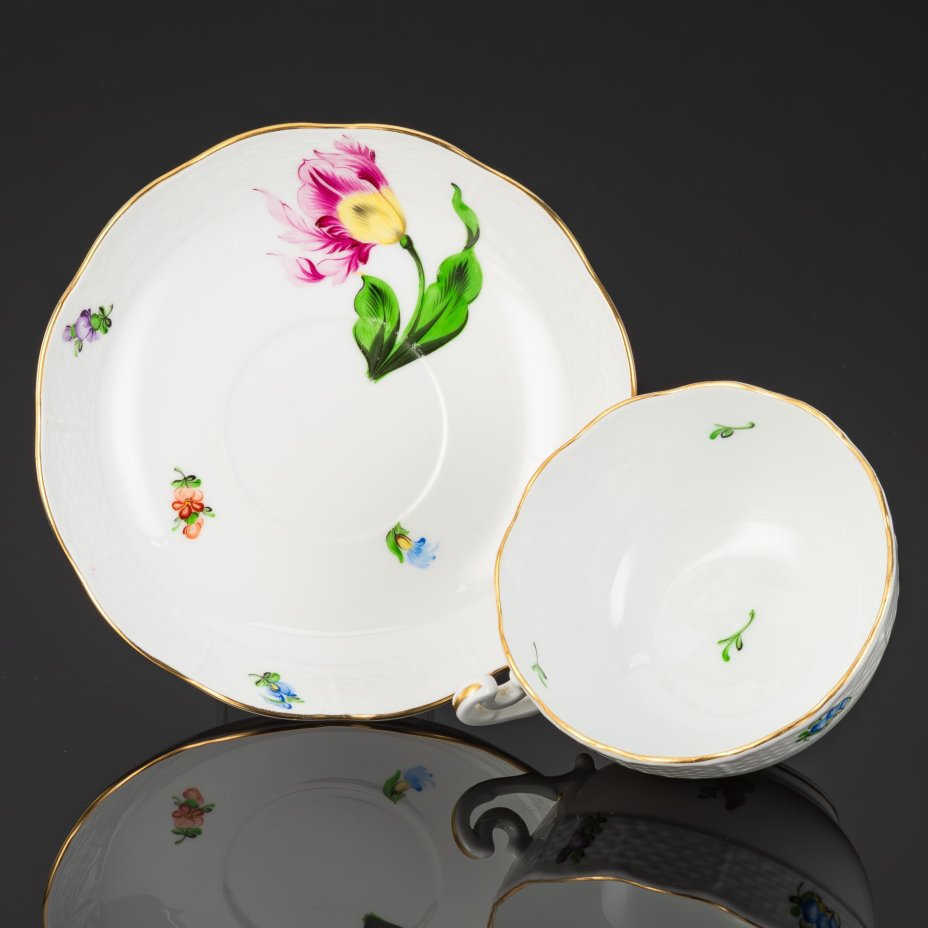 Чайная пара, выполненная  в дизайне Kitty (KY)  с изображением  тюльпана, фарфор, роспись, золочение, Herend (Херенд), Венгрия, 1970-1986 гг.