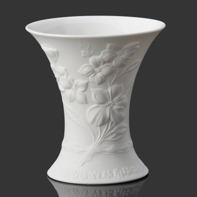 Ваза миниатюрная, украшенная рельефным цветочным декором, дизайнер Manfred Frey, фарфор, бисквит, Alka-Kunst Alboth & Kaiser Bavaria, Германия, 1990-2001 гг.