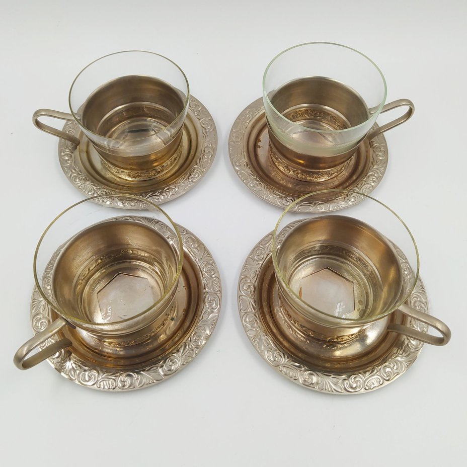 Набор из четырех чайно-кофейных пар (блюдца и подстаканники со стаканами)