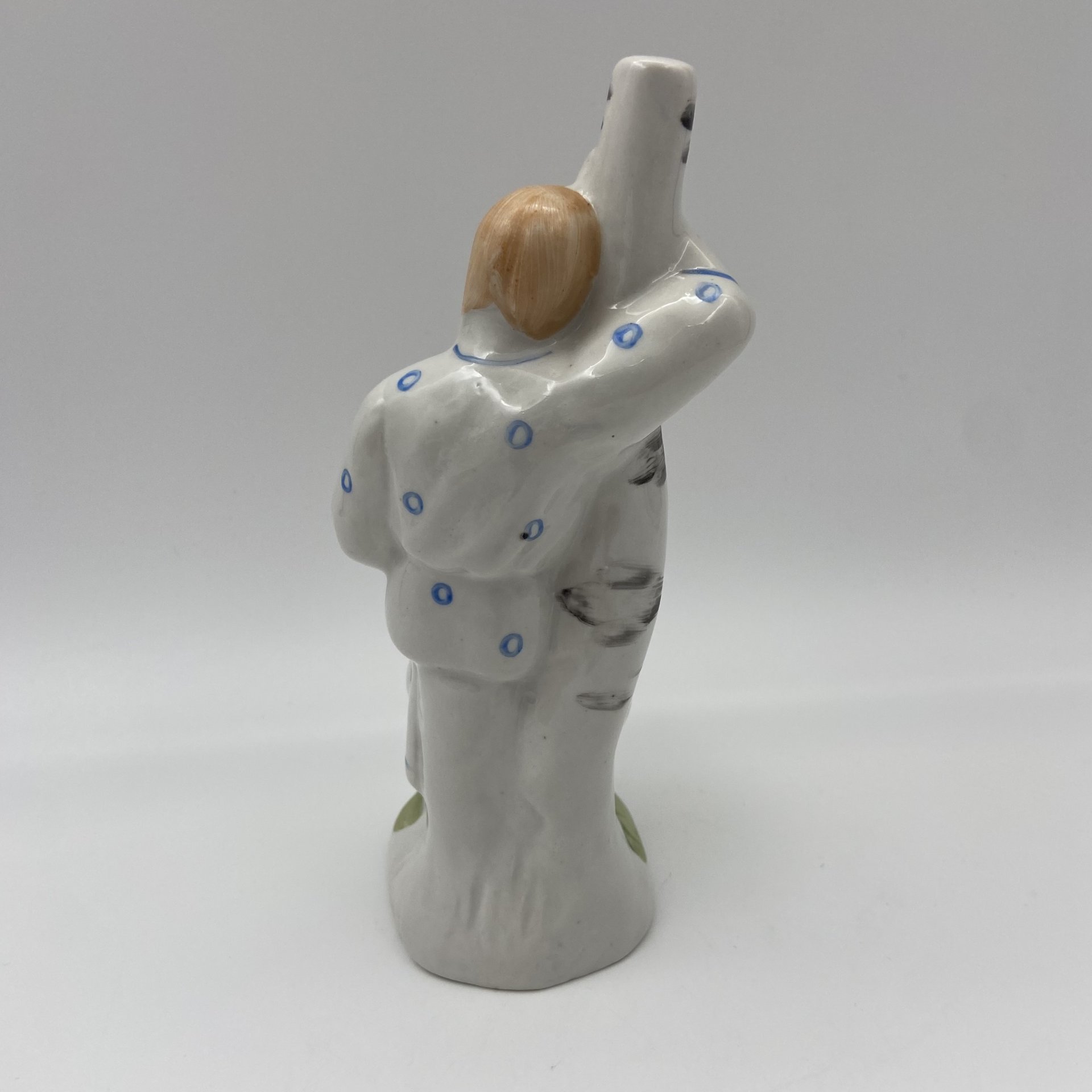 Статуэтка «Девушка у березы», фарфор, роспись, Бронницкий завод фарфоровых изделий «Возрождение», СССР, 1960-1980 гг.