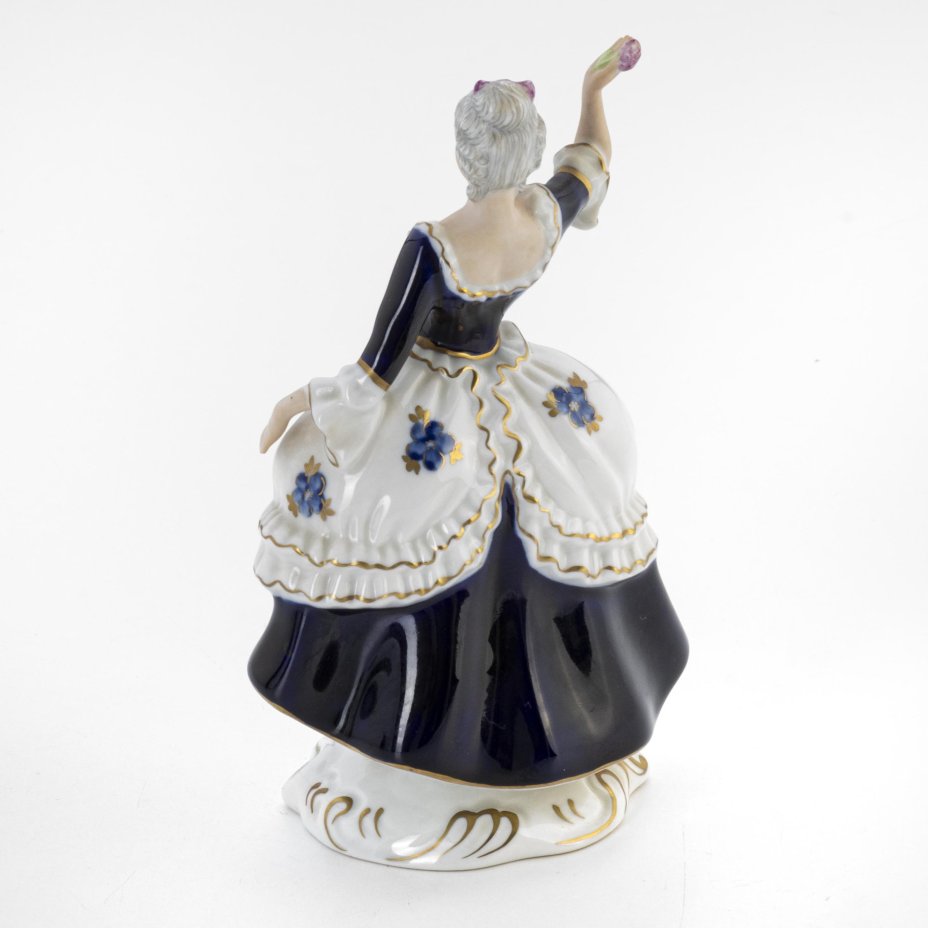 Статуэтка "Дама с цветком", Royal Dux