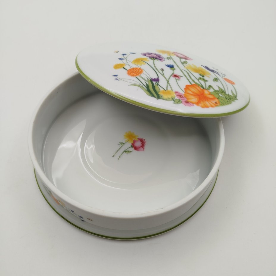 Шкатулка с цветочным декором Denby Limoges Porcelain, фарфор, деколь, Франция, 1973 г.