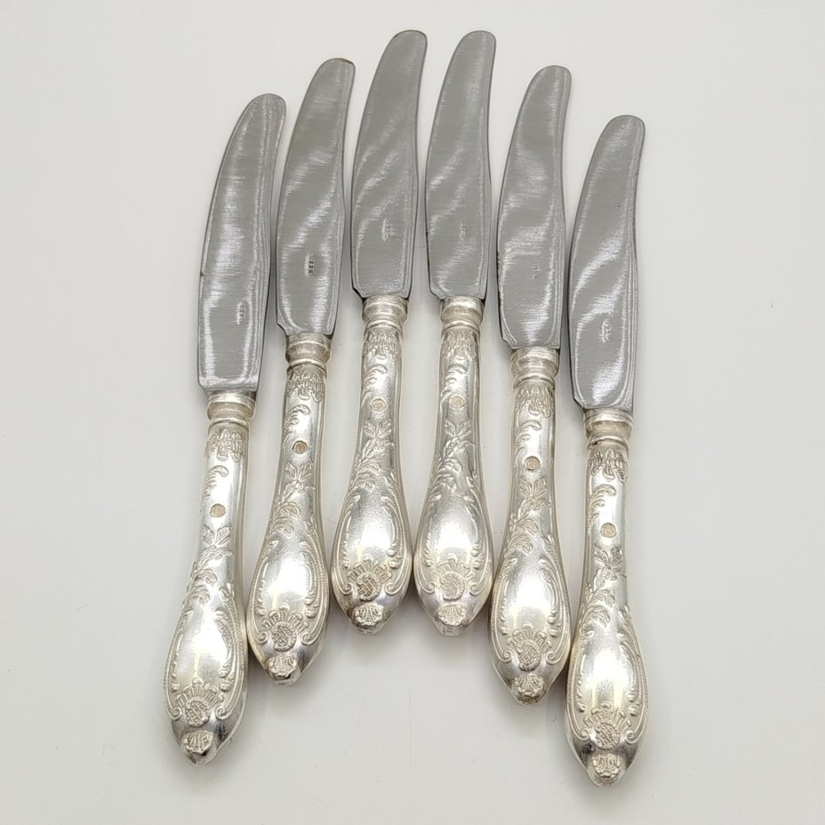 Набор из шести десертных ножей с растительным декором