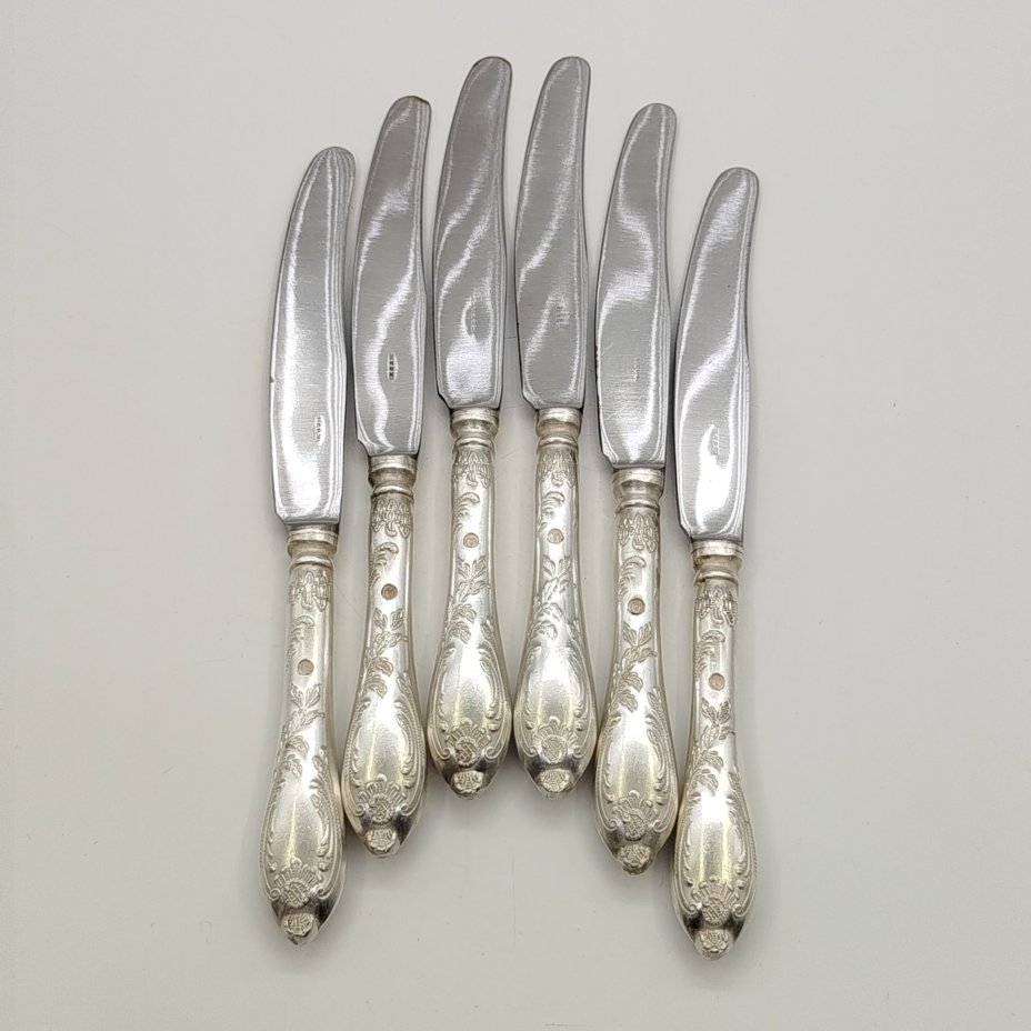 Набор из шести десертных ножей с растительным декором