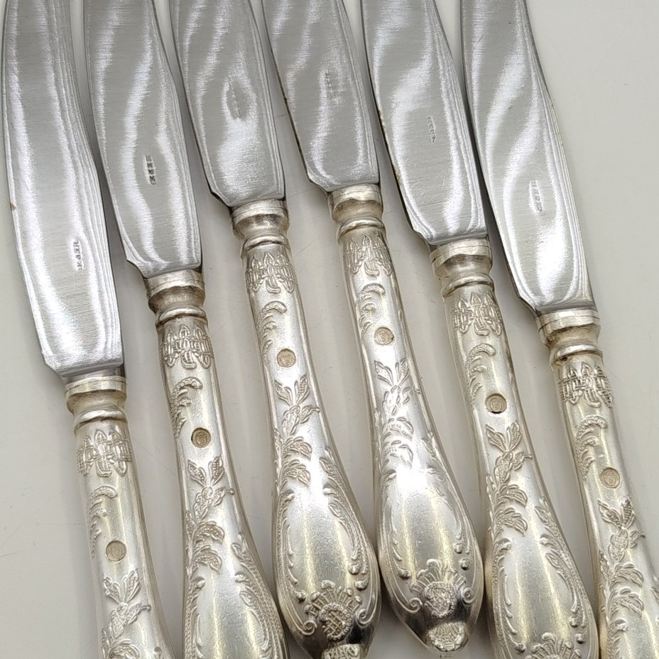 Набор из шести десертных ножей с растительным декором