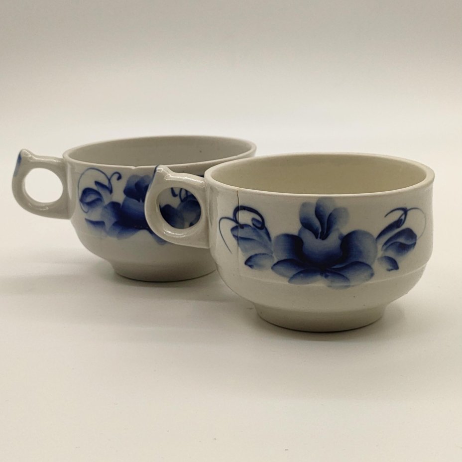 Пара чашек с цветочным декором (в подборе), фарфор, роспись, Речицкий фарфоровый завод (Гжель), СССР, 1970-2011 гг.