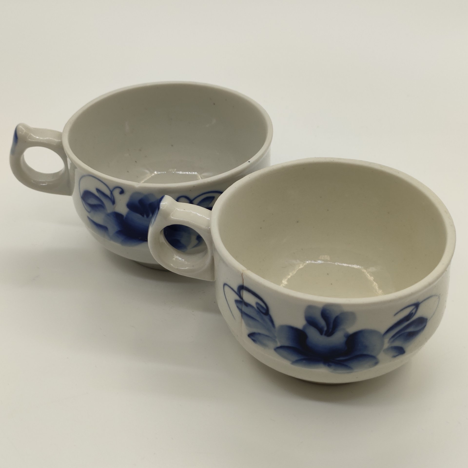 Пара чашек с цветочным декором (в подборе), фарфор, роспись, Речицкий фарфоровый завод (Гжель), СССР, 1970-2011 гг.