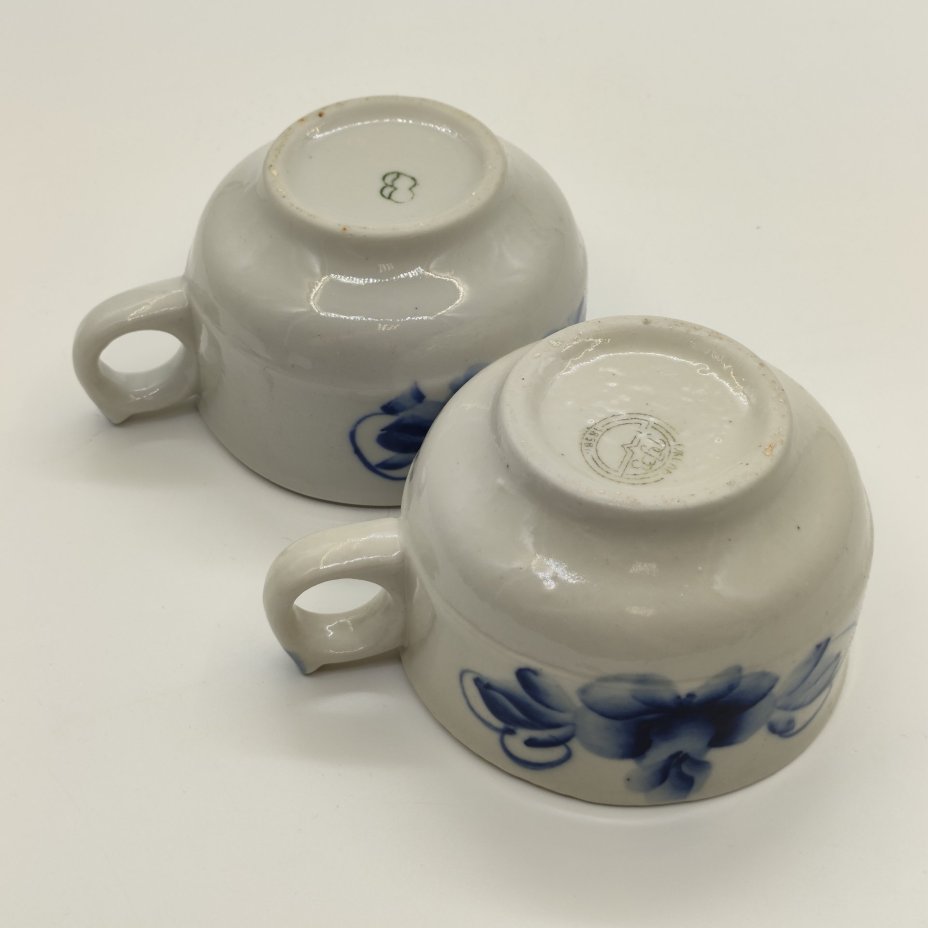 Пара чашек с цветочным декором (в подборе), фарфор, роспись, Речицкий фарфоровый завод (Гжель), СССР, 1970-2011 гг.