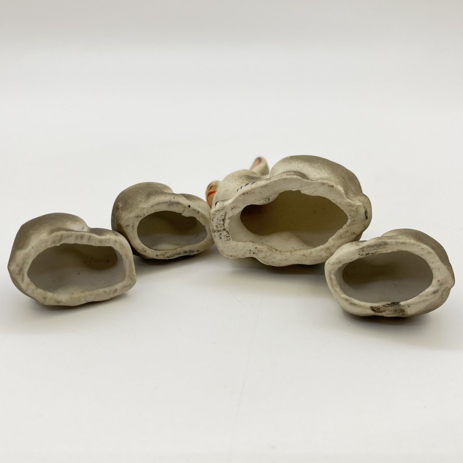 Набор статуэток "Зайчиха с зайчатами" из серии "Звери наших лесов" (4 шт.), бисквит, роспись, Турыгинский фарфоровый завод артели «Художественная керамика» (Гжель), СССР, 1950-1960 гг.