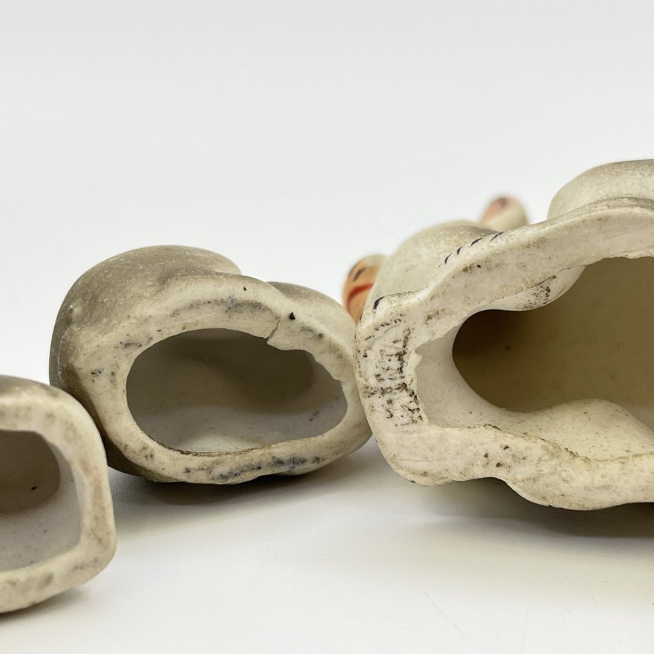 Набор статуэток "Зайчиха с зайчатами" из серии "Звери наших лесов" (4 шт.), бисквит, роспись, Турыгинский фарфоровый завод артели «Художественная керамика» (Гжель), СССР, 1950-1960 гг.