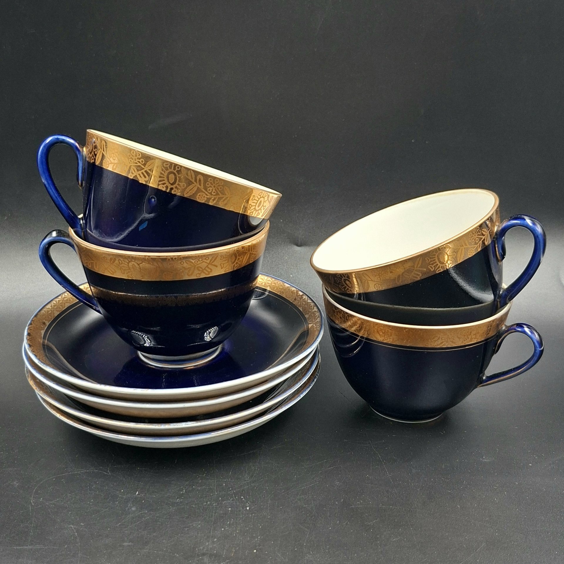 Набор из четырех чайных пар с орнаментальной каймой, фарфор, крытье кобальтом, золочение, Ленинградский фарфоровый завод (ЛФЗ), СССР, 1960-1970 гг.