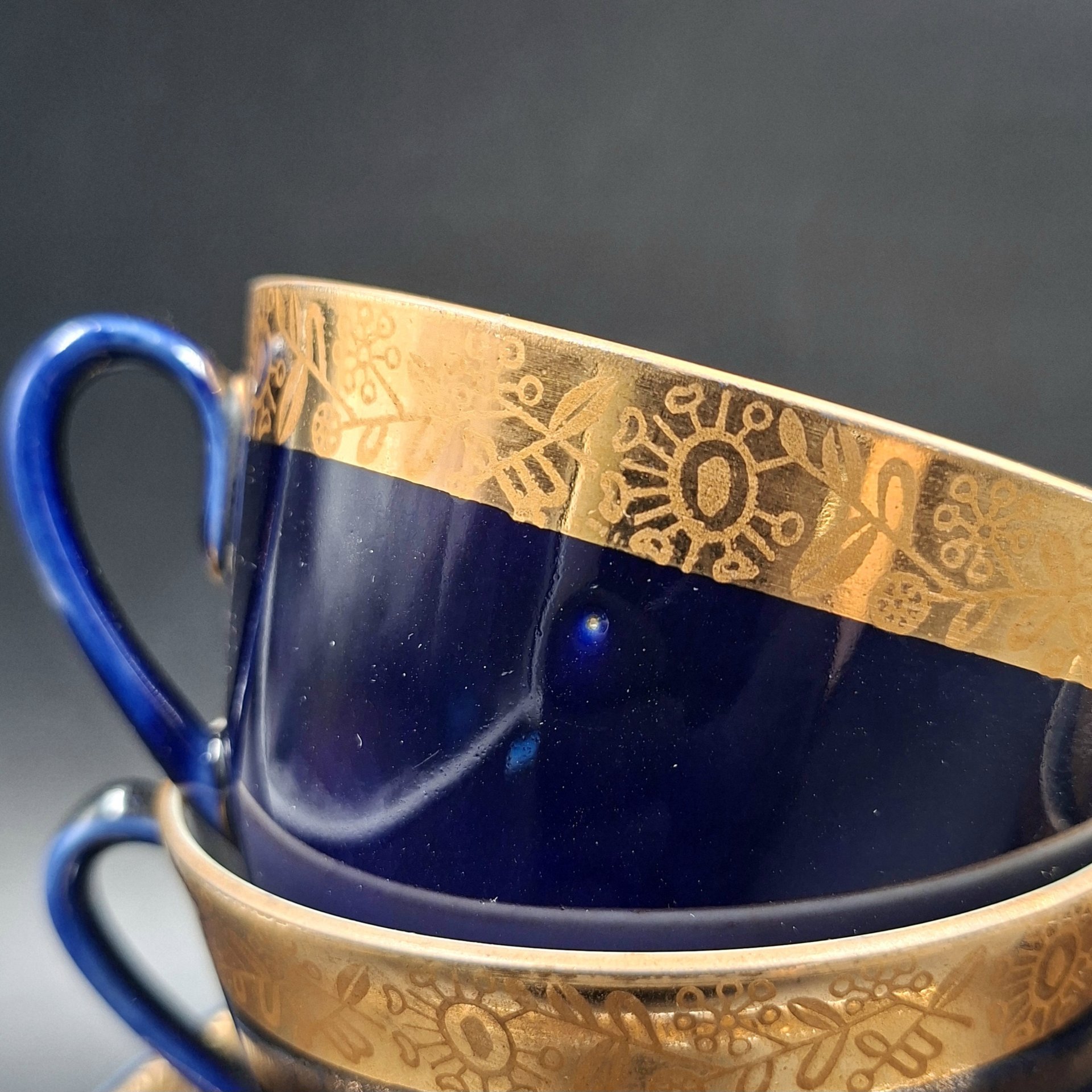 Набор из четырех чайных пар с орнаментальной каймой, фарфор, крытье кобальтом, золочение, Ленинградский фарфоровый завод (ЛФЗ), СССР, 1960-1970 гг.