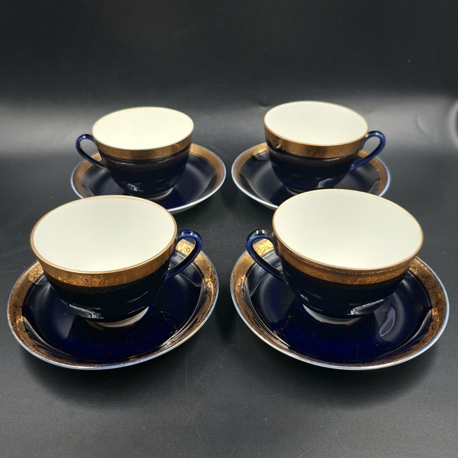 Набор из четырех чайных пар с орнаментальной каймой, фарфор, крытье кобальтом, золочение, Ленинградский фарфоровый завод (ЛФЗ), СССР, 1960-1970 гг.