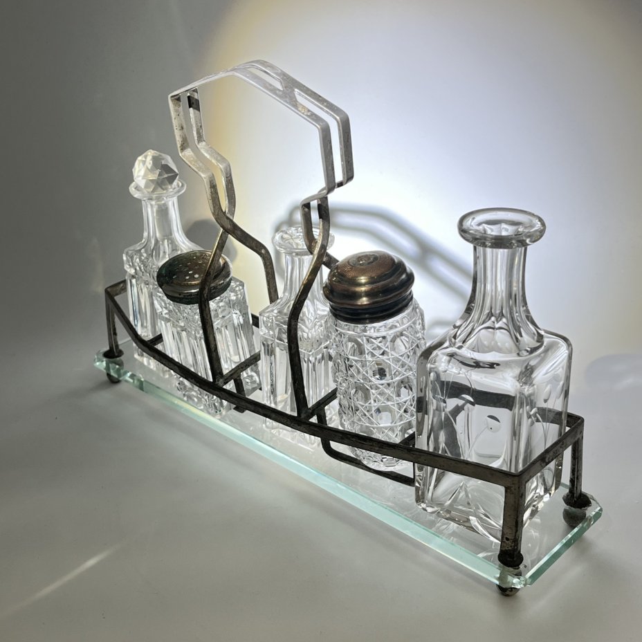 Набор для специй (круэт, столовая передача, судок) из пяти предметов в подборе