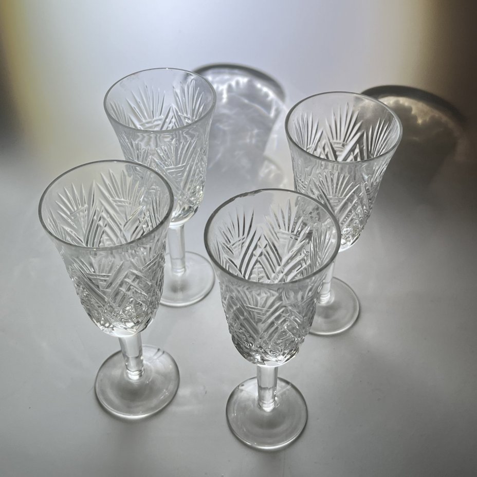 Набор из 4 рюмок с резным геометрическим декором
