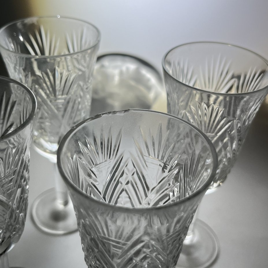 Набор из 4 рюмок с резным геометрическим декором
