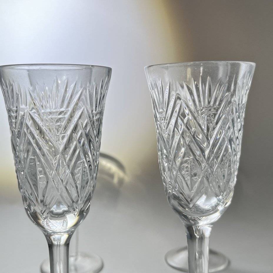 Набор из 4 рюмок с резным геометрическим декором