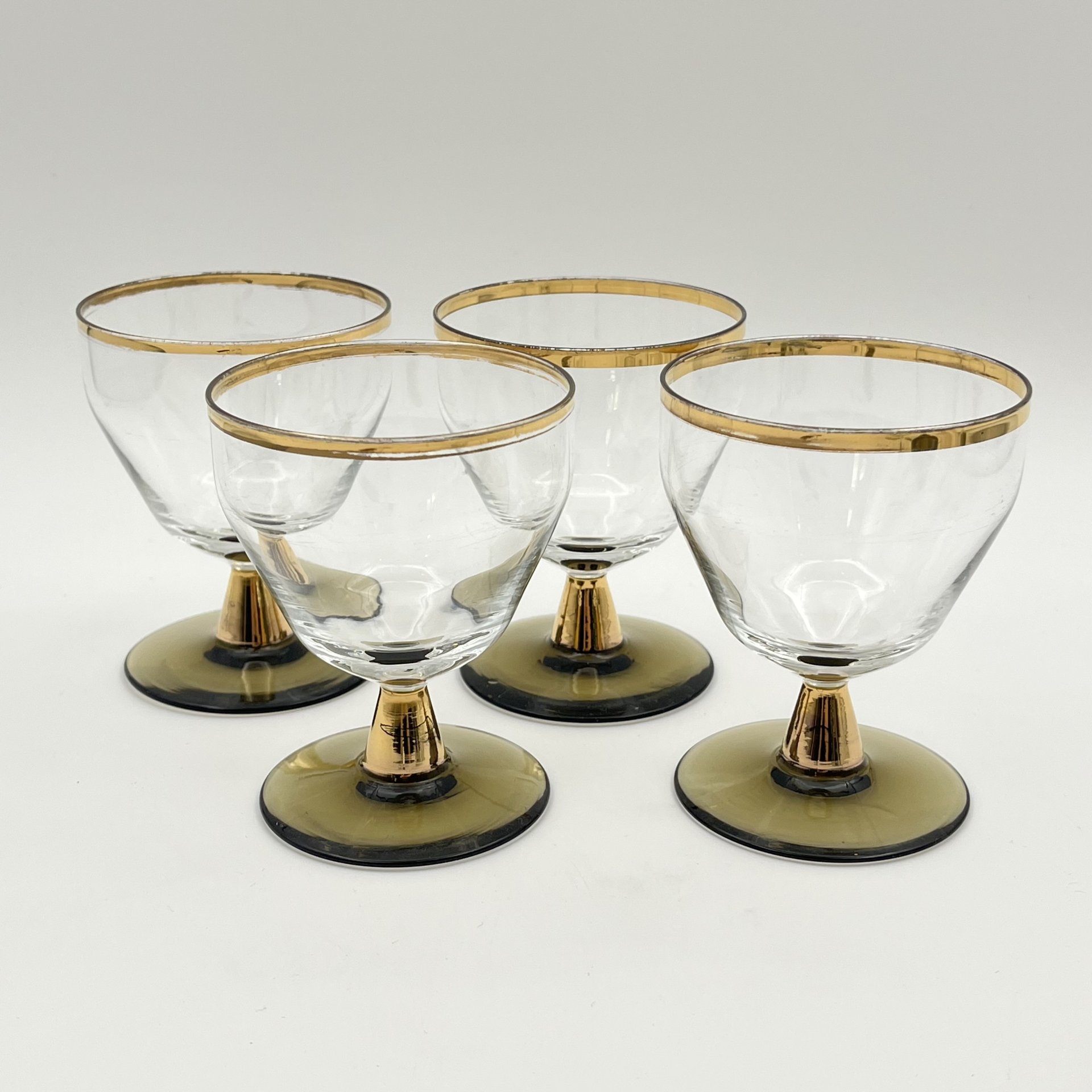 Набор из 4 рюмок (фужеров) с декором в виде золотой ленты, стекло, золочение, Европа, 1960-1970 гг.