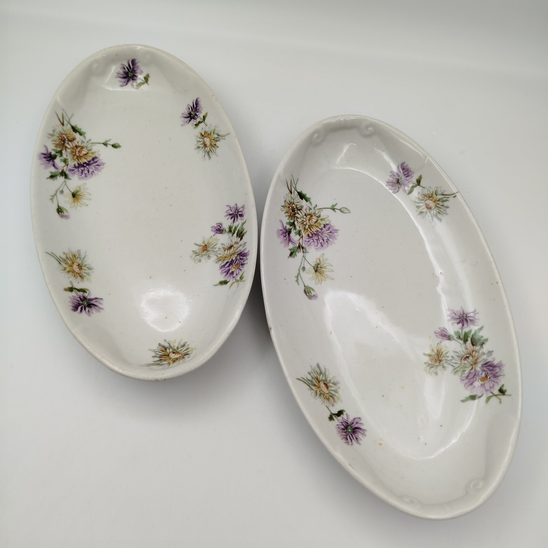 Набор из двух блюд овальной формы с цветочным декором, фарфор, деколь, подрисовка, Россия, 1900-1941 гг.