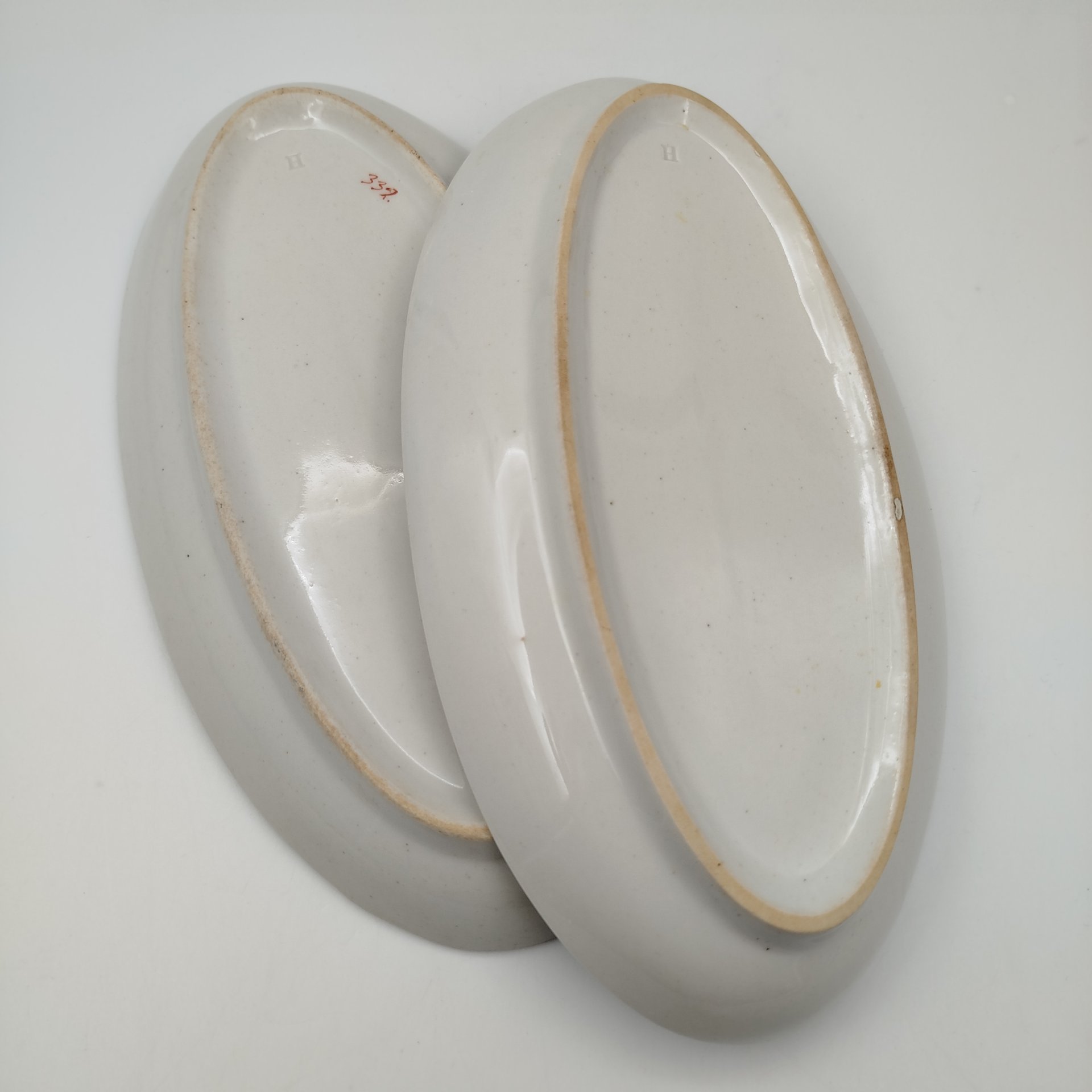 Набор из двух блюд овальной формы с цветочным декором, фарфор, деколь, подрисовка, Россия, 1900-1941 гг.