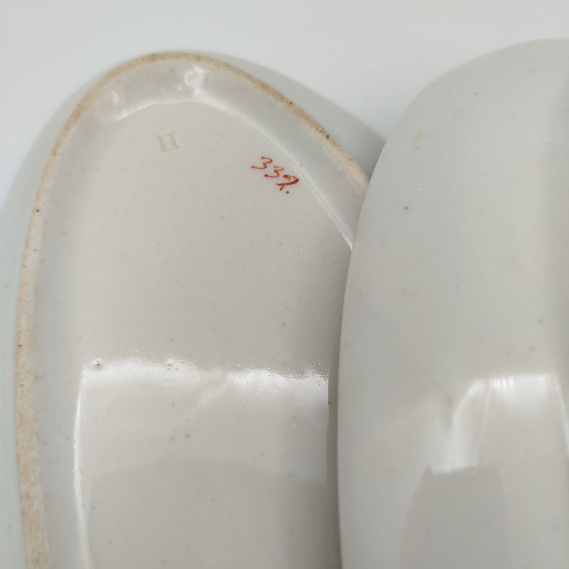 Набор из двух блюд овальной формы с цветочным декором, фарфор, деколь, подрисовка, Россия, 1900-1941 гг.