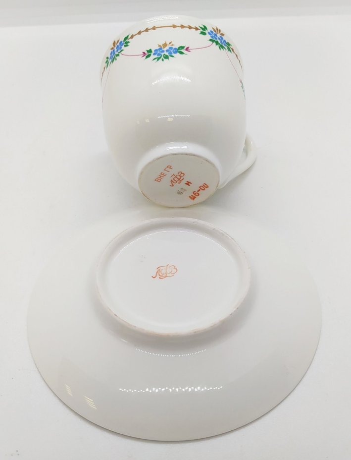 Пара кофейная с цветочным декором (форма "Ландыш"), фарфор, деколь, Ленинградский фарфоровый завод (ЛФЗ), СССР, 1970-1991 гг., Ленинградский фарфоровый завод (ЛФЗ)