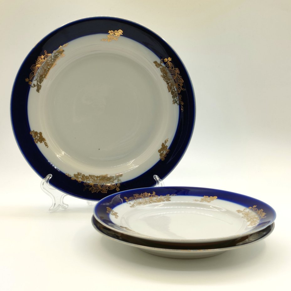 Набор из обеденной и 2-х десертных тарелок "Крыжовник", фарфор, крытье, золочение, Дулевский фарфоровый завод (Дулёво), СССР, 1989 г.