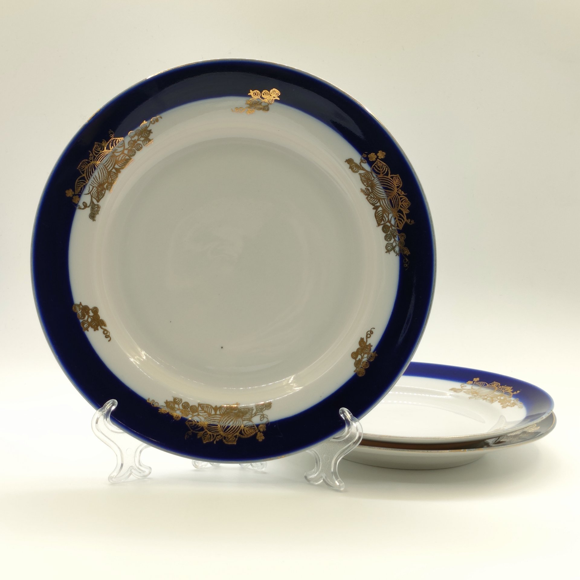 Набор из обеденной и 2-х десертных тарелок "Крыжовник", фарфор, крытье, золочение, Дулевский фарфоровый завод (Дулёво), СССР, 1989 г.