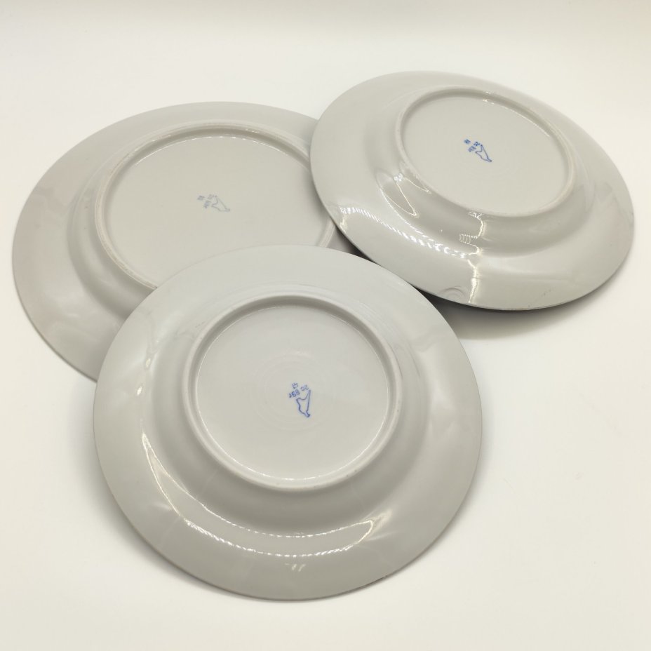 Набор из обеденной и 2-х десертных тарелок "Крыжовник", фарфор, крытье, золочение, Дулевский фарфоровый завод (Дулёво), СССР, 1989 г.