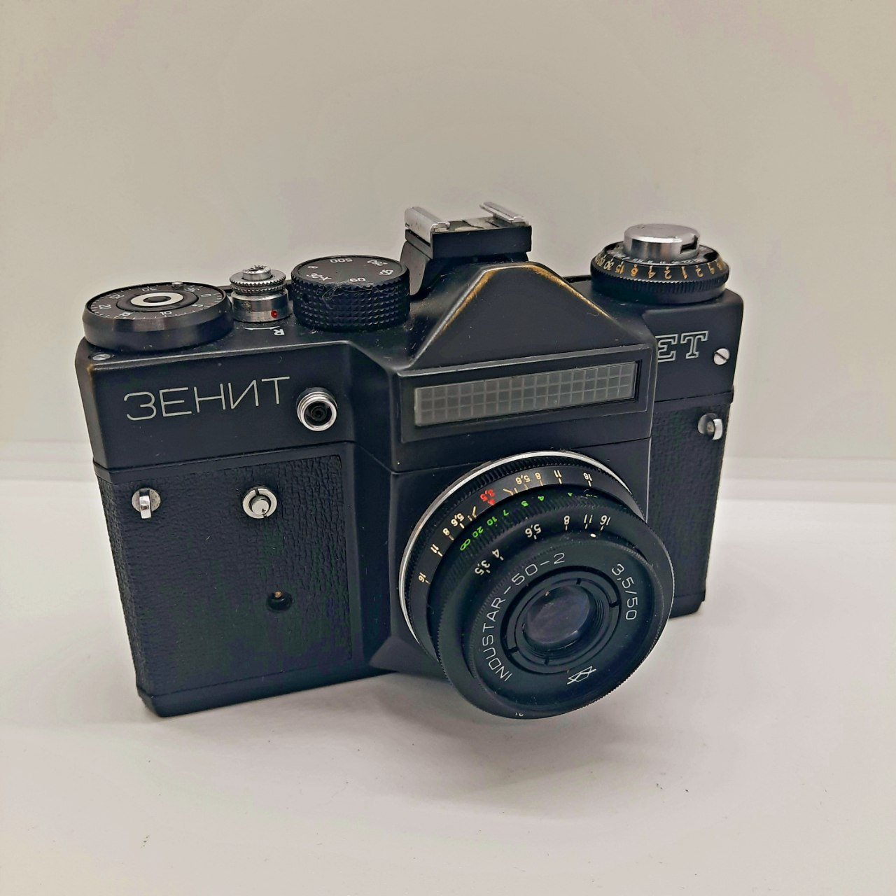 Фотоаппарат "Зенит-ЕТ" с объективом "Индустар 50-2" в оригинальном кофре, Красногорский механический завод (КМЗ)