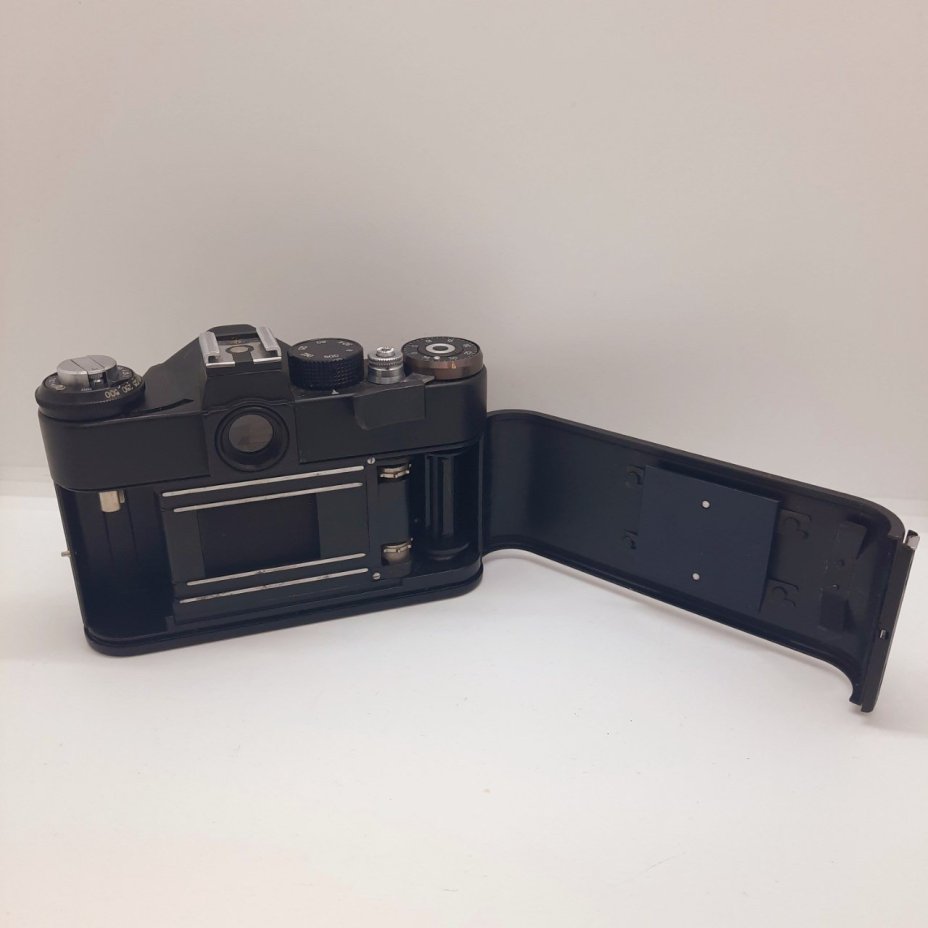 Фотоаппарат "Зенит-ЕТ" с объективом "Индустар 50-2" в оригинальном кофре, Красногорский механический завод (КМЗ)