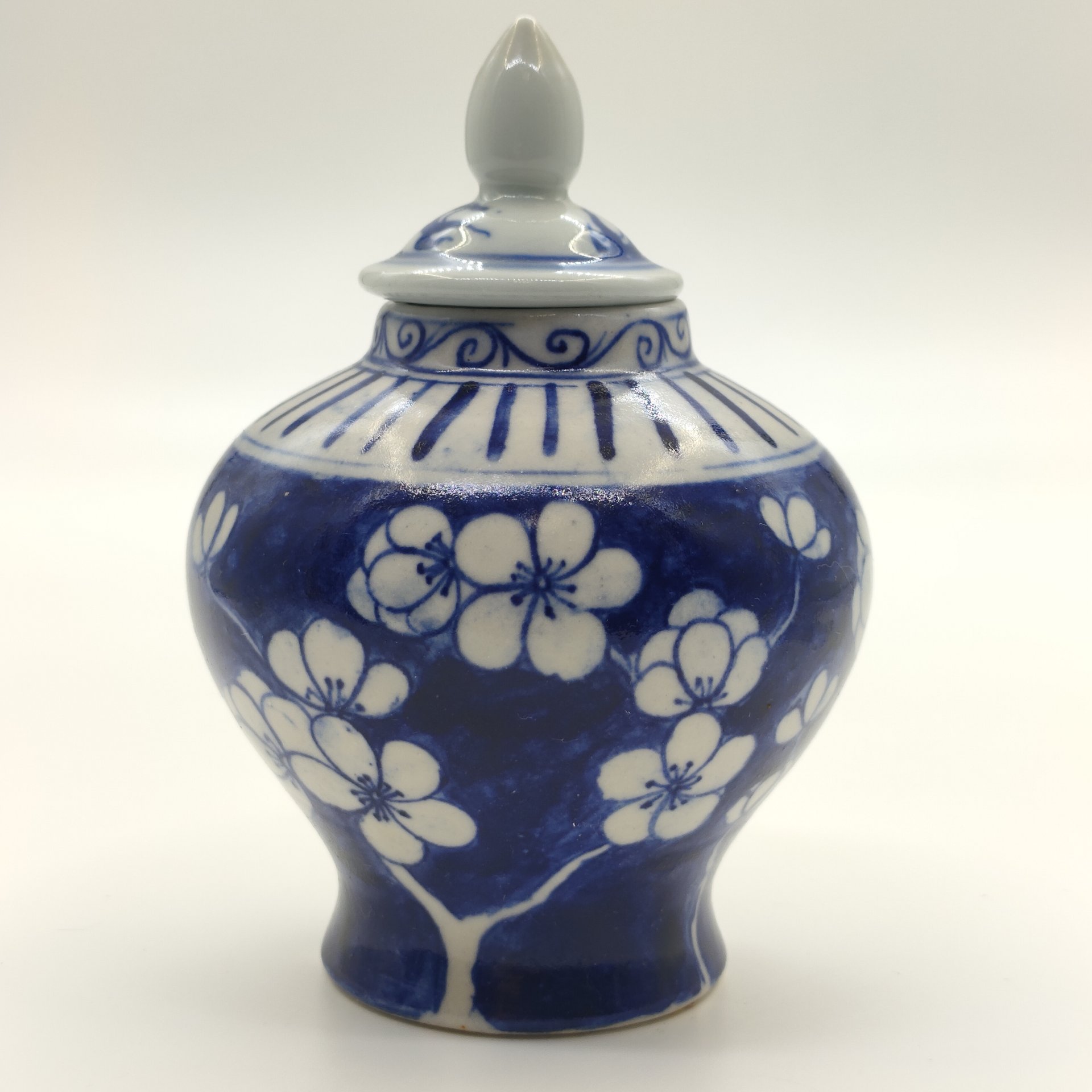 Чайница (имбирница), украшенная декором в виде цветущей сливы мэй (крышка в подборе)