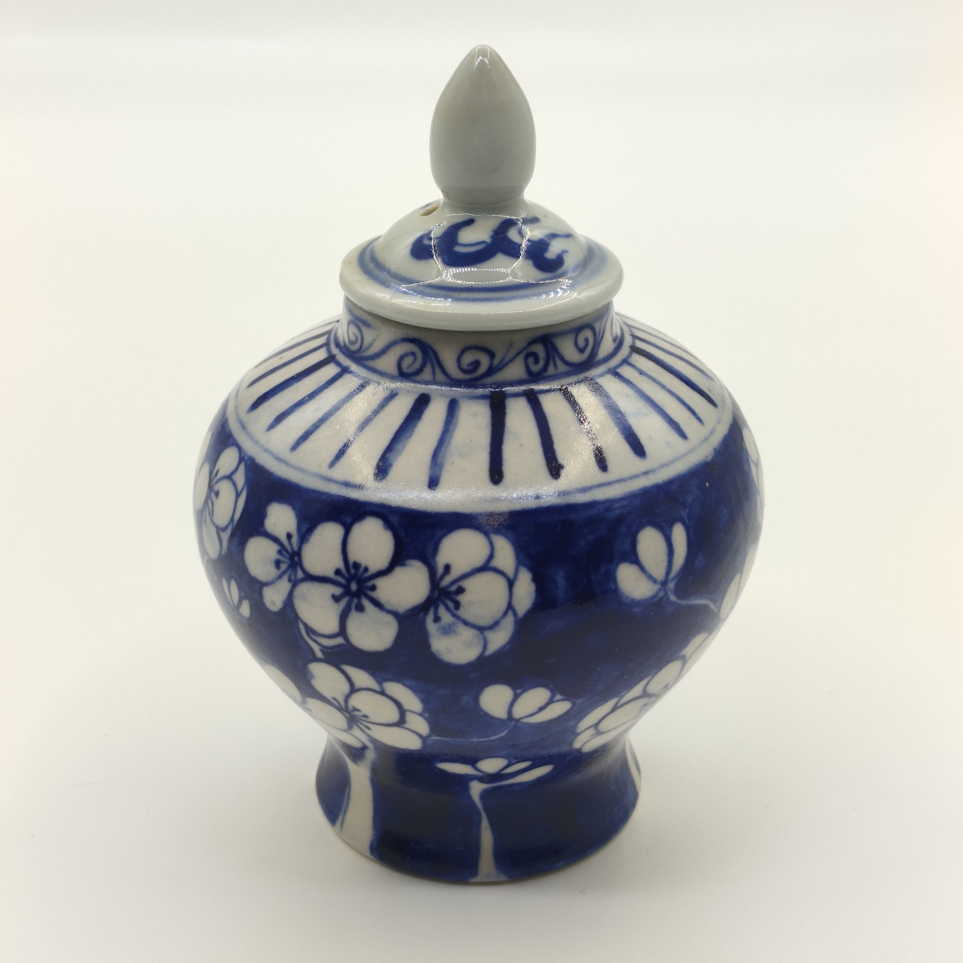 Чайница (имбирница), украшенная декором в виде цветущей сливы мэй (крышка в подборе)