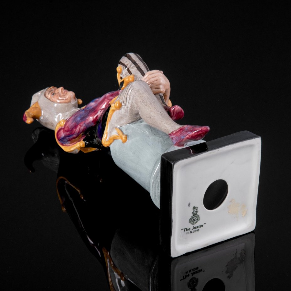 Статуэтка "Шут" ("Арлекин"), автор Cecil J. Noke, Royal Doulton