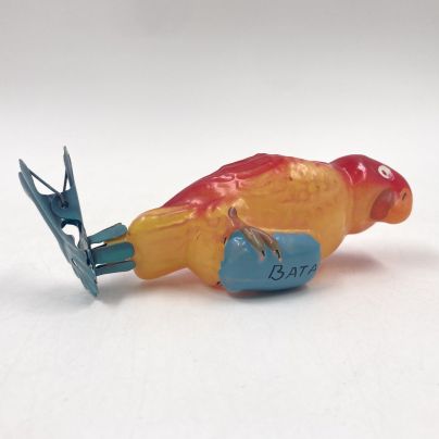 Ёлочная игрушка "Попугай Карудо" (с ватой) из набора "Доктор Айболит" на прищепке, стекло, роспись, металл, Завод стеклянных ёлочных украшений и оптических изделий, г. Москва, СССР, 1950-1960 гг.