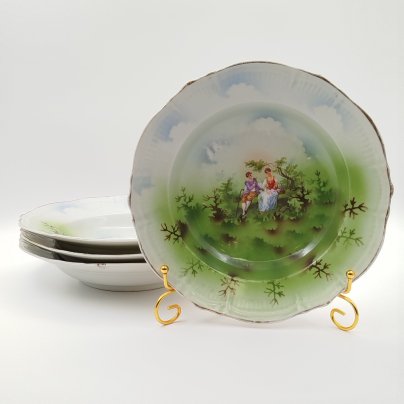 Набор суповых тарелок "Галантная сцена"  на 4 персоны, фарфор, деколь, крытье, золочение, Дмитровский фарфоровый завод (ДФЗ Вербилки), СССР, 1924-1927 гг.