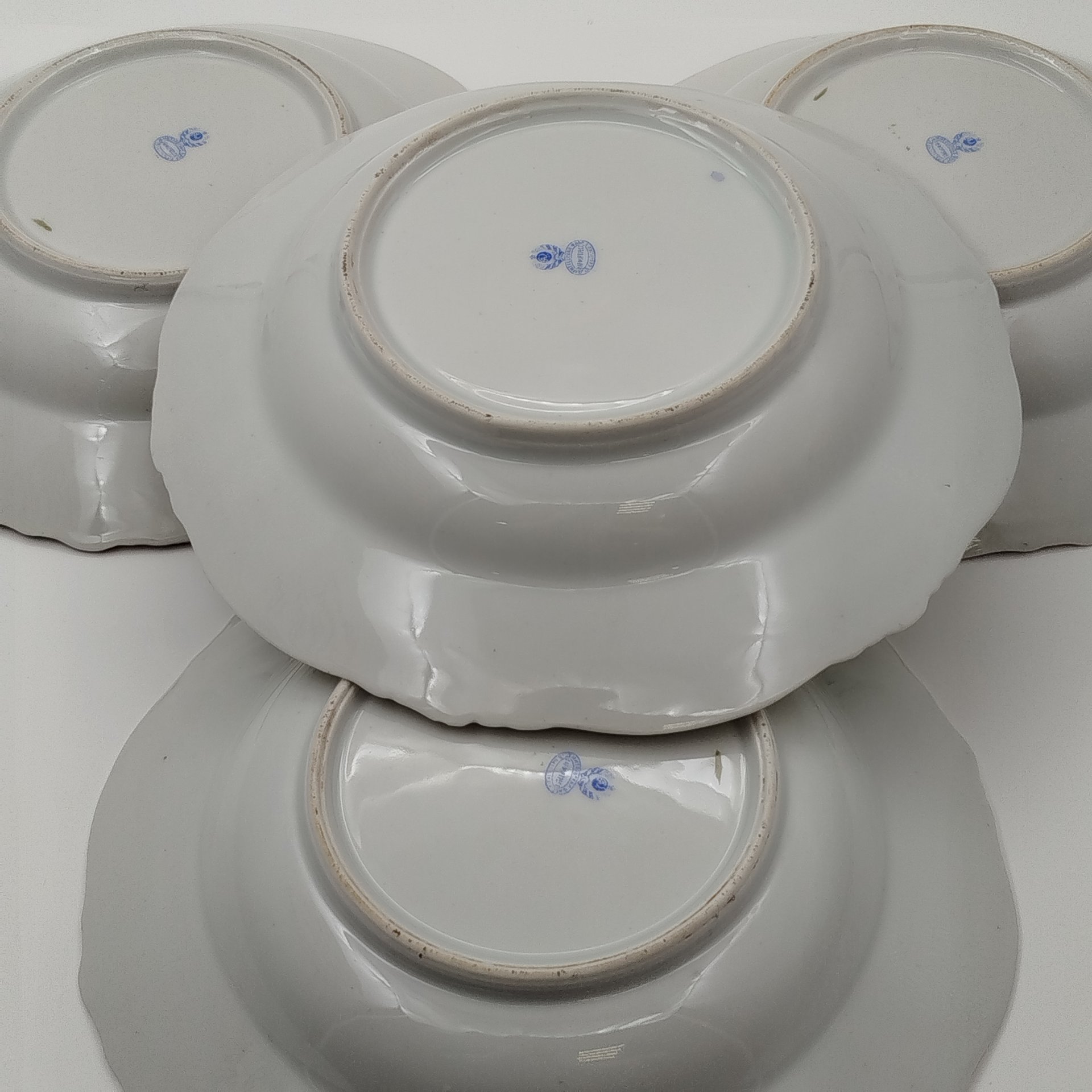 Набор суповых тарелок "Галантная сцена"  на 4 персоны, фарфор, деколь, крытье, золочение, Дмитровский фарфоровый завод (ДФЗ Вербилки), СССР, 1924-1927 гг.