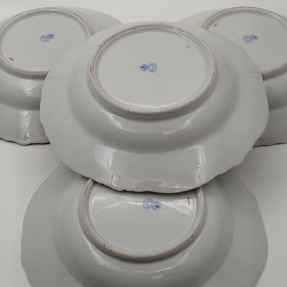 Набор суповых тарелок "Галантная сцена"  на 4 персоны, фарфор, деколь, крытье, золочение, Дмитровский фарфоровый завод (ДФЗ Вербилки), СССР, 1924-1927 гг.