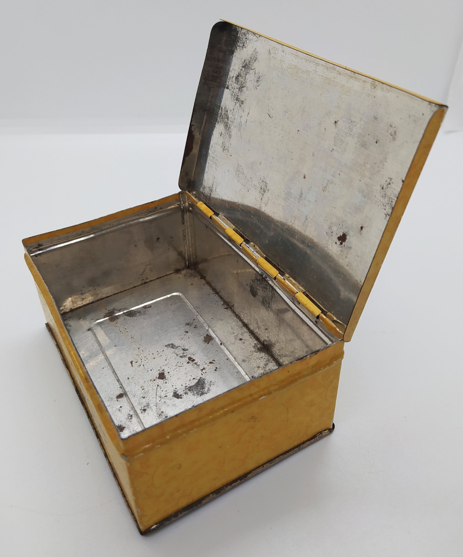 Коробка для сигарет "Old Gold Cut Virginia Smoking Tobacco"