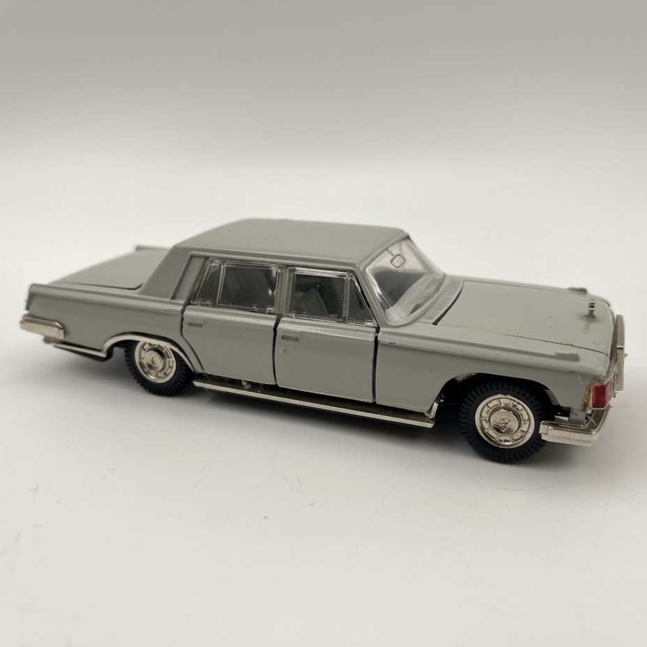 Модель автомобиля "ЗИЛ-117" , в масштабе 1:43, металл, пластик, Саратовский завод «Тантал», СССР, 1980-1990 гг.