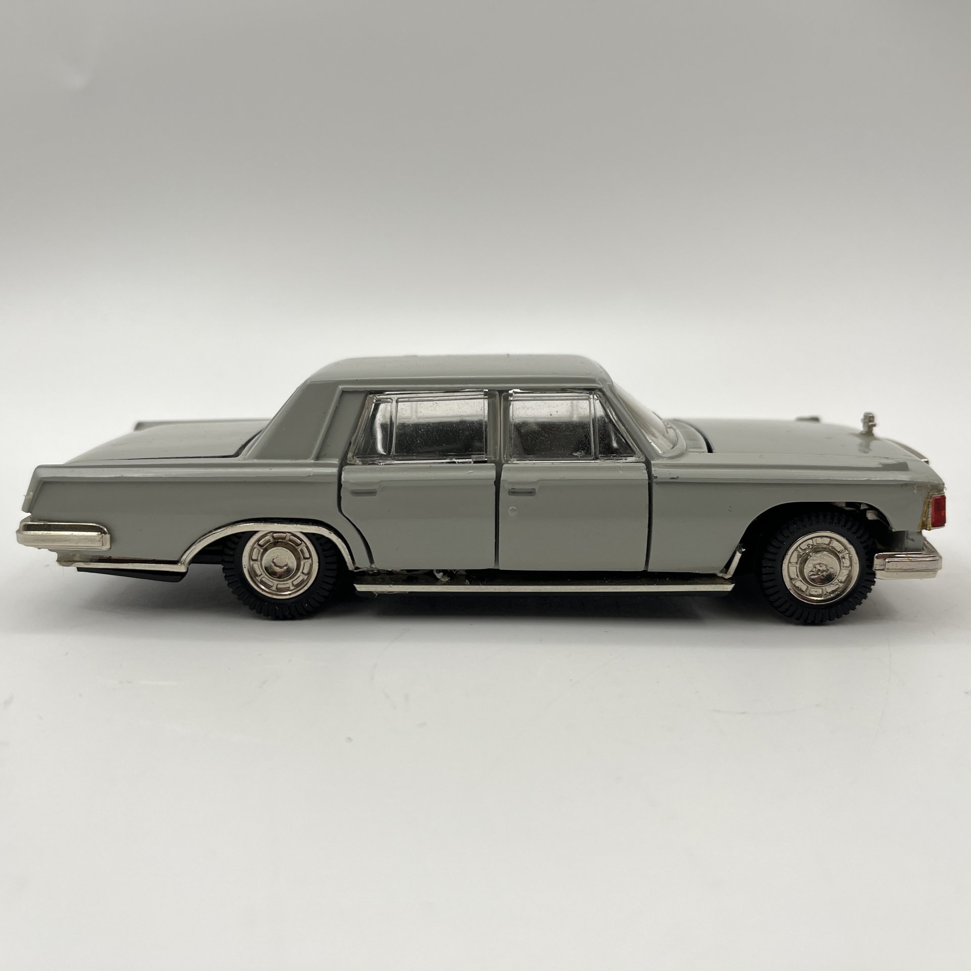 Модель автомобиля "ЗИЛ-117" , в масштабе 1:43, металл, пластик, Саратовский завод «Тантал», СССР, 1980-1990 гг.