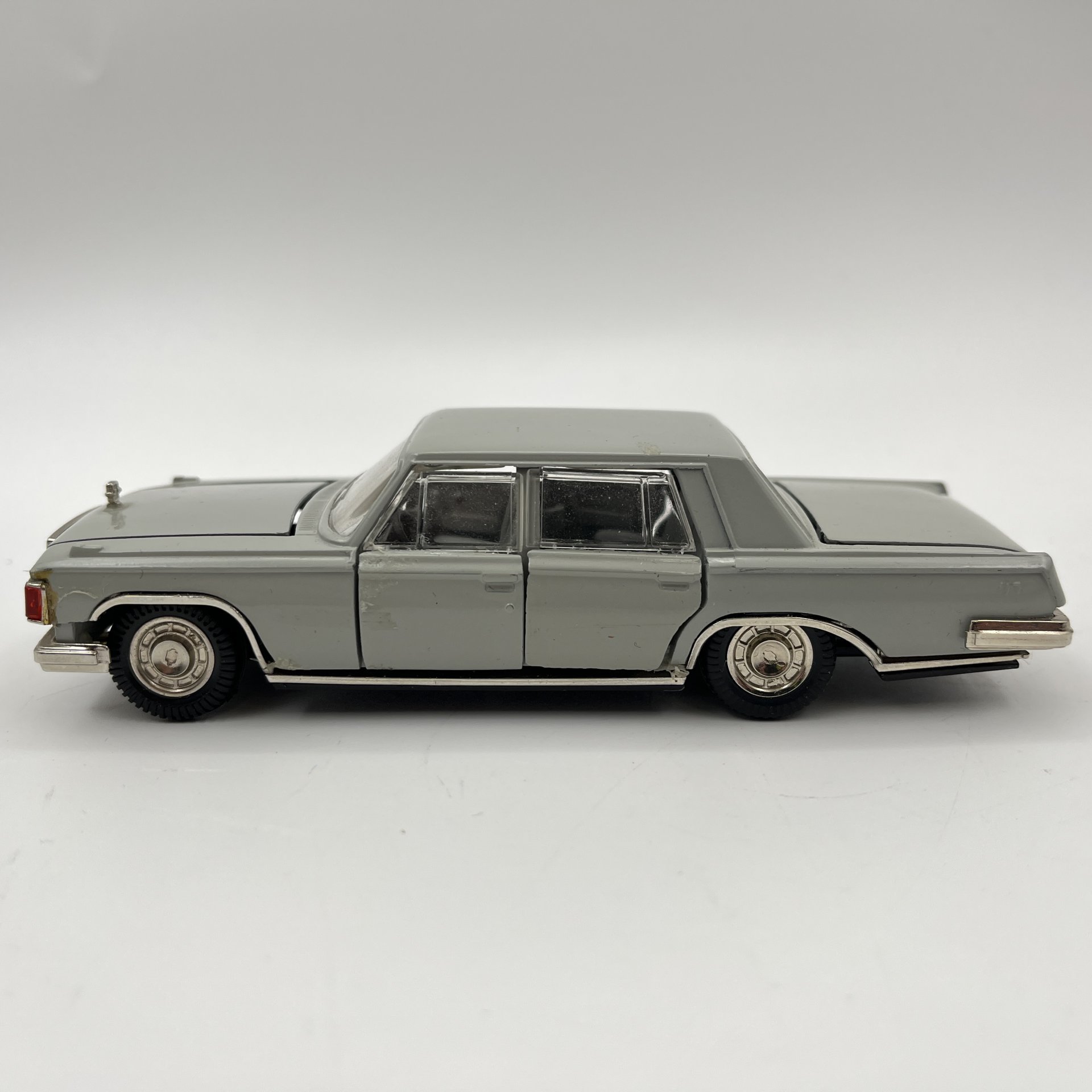 Модель автомобиля "ЗИЛ-117" , в масштабе 1:43, металл, пластик, Саратовский завод «Тантал», СССР, 1980-1990 гг.