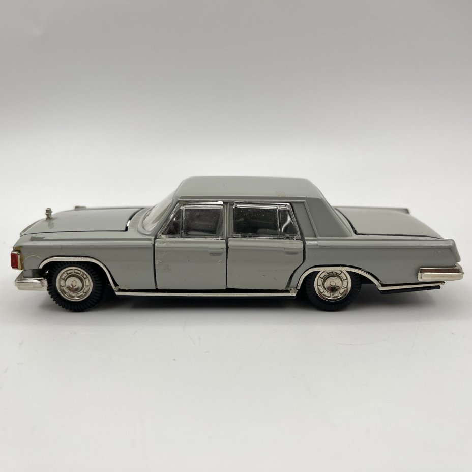 Модель автомобиля "ЗИЛ-117" , в масштабе 1:43, металл, пластик, Саратовский завод «Тантал», СССР, 1980-1990 гг.