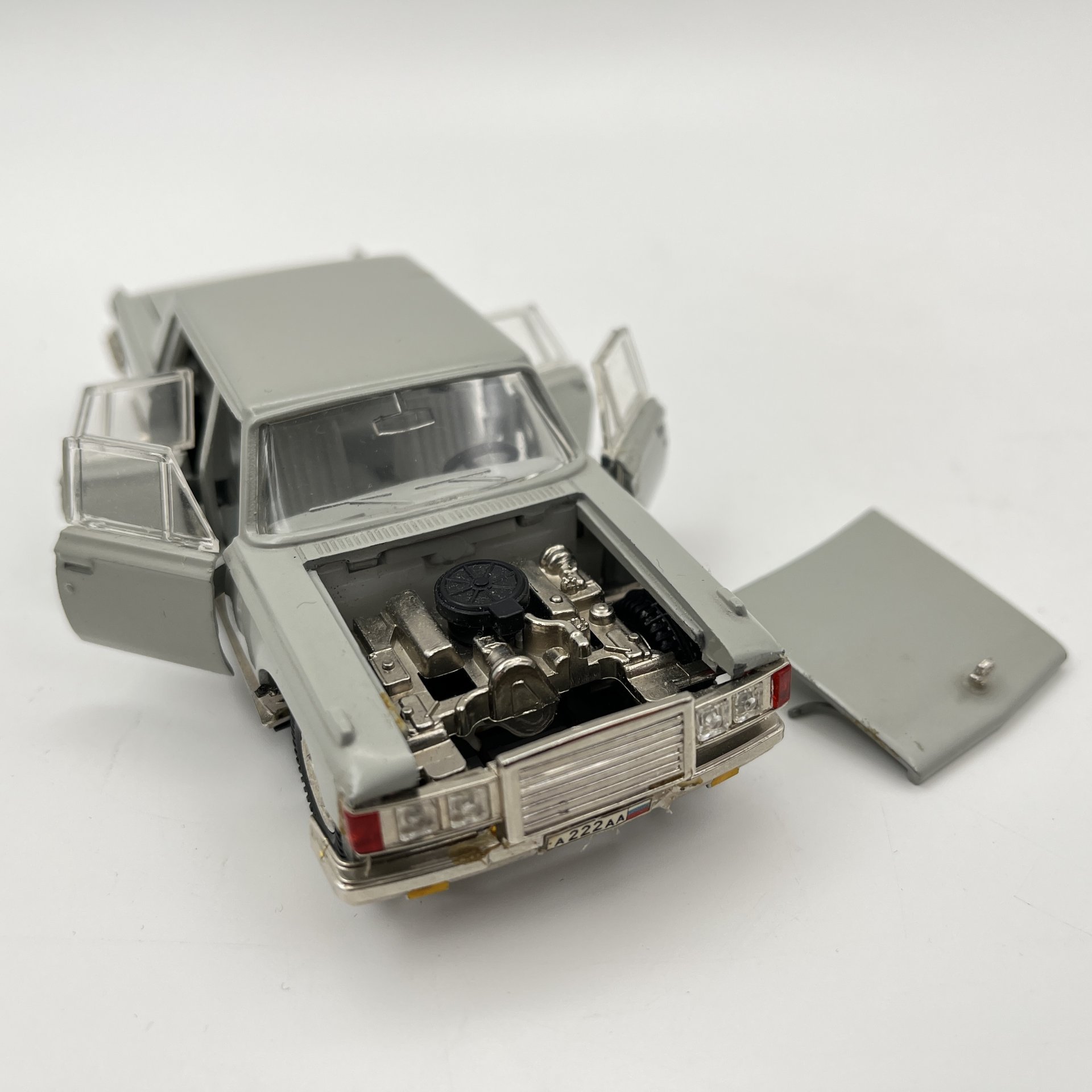 Модель автомобиля "ЗИЛ-117" , в масштабе 1:43, металл, пластик, Саратовский завод «Тантал», СССР, 1980-1990 гг.