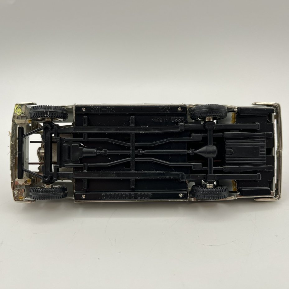 Модель автомобиля "ЗИЛ-117" , в масштабе 1:43, металл, пластик, Саратовский завод «Тантал», СССР, 1980-1990 гг.
