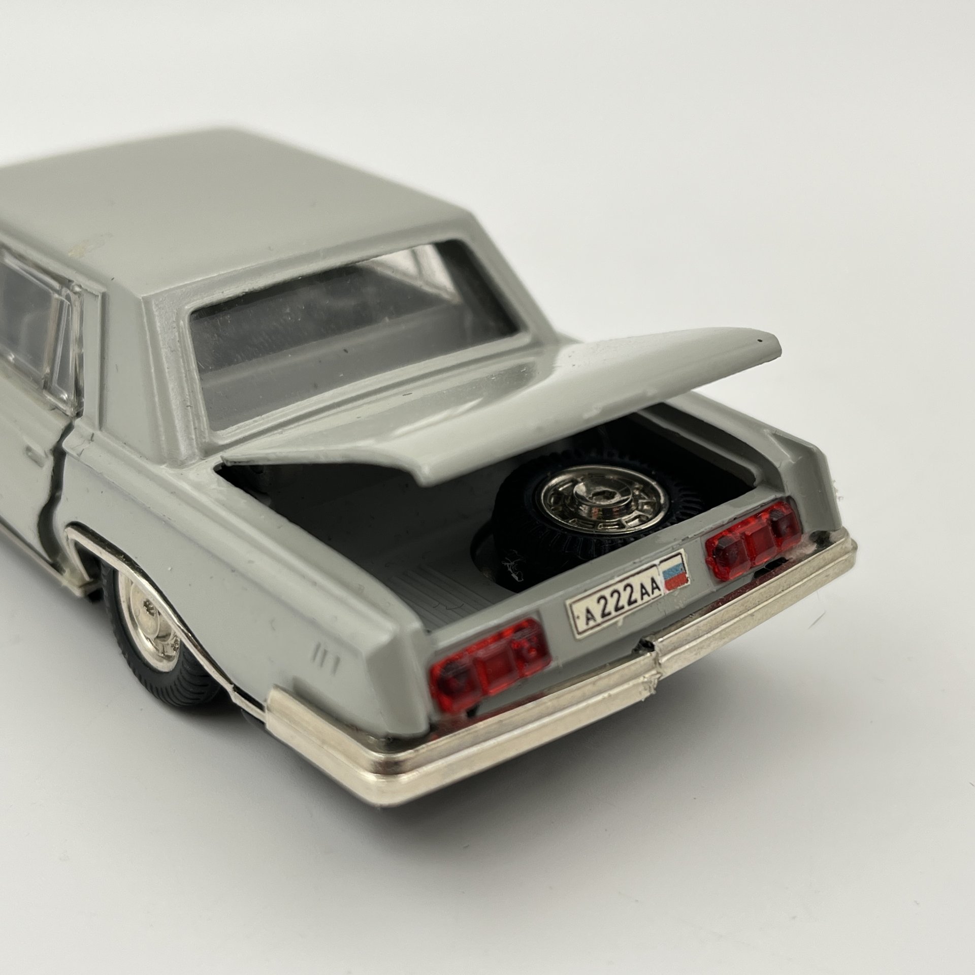 Модель автомобиля "ЗИЛ-117" , в масштабе 1:43, металл, пластик, Саратовский завод «Тантал», СССР, 1980-1990 гг., Саратовский завод «Тантал»